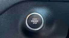 Volvo Xc40 2.0 B4P R DESIGN Pro 5dr Auto [7 speed] Petrol Estate